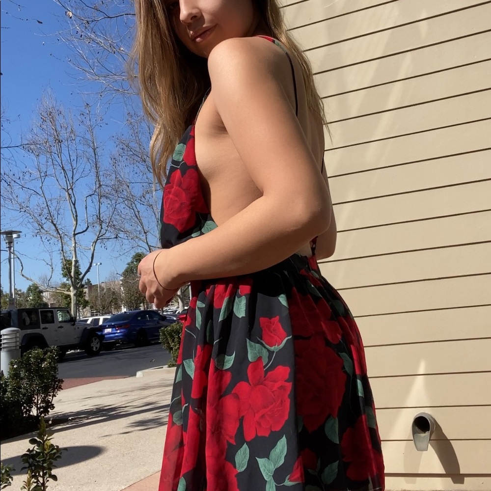 🛍 Sexy Backless Floral Dress